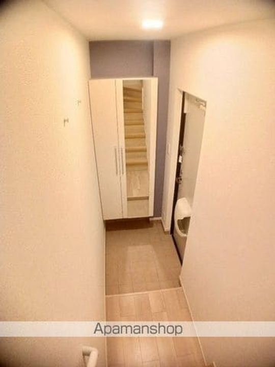 山口県光市浅江7丁目の賃貸アパートの玄関