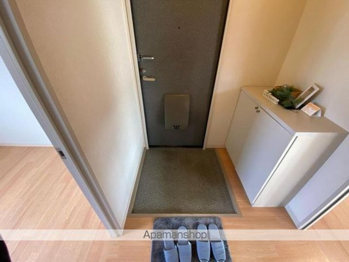 コートMT E・F棟の玄関