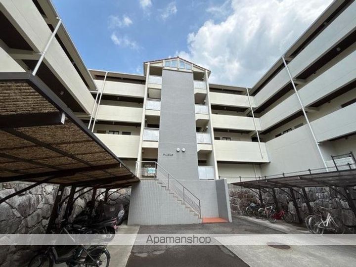 香川県さぬき市志度の賃貸マンションの外観