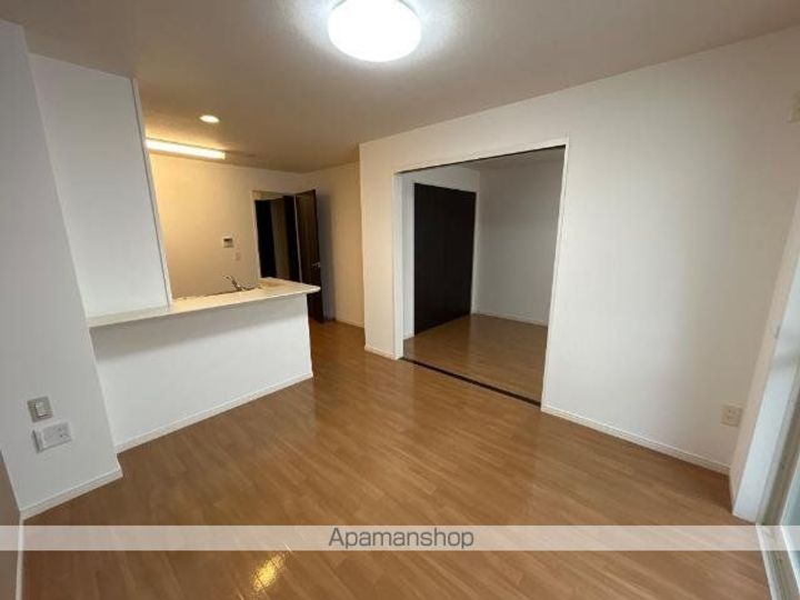 愛媛県今治市郷桜井4丁目の賃貸アパートの内装