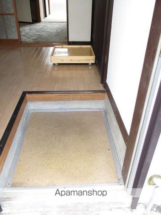 シャトルチバ102の玄関