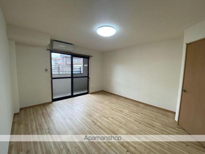 香川県高松市高松町の賃貸アパートの居間