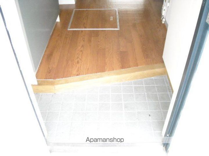 長野県松本市石芝3丁目の賃貸マンションの玄関