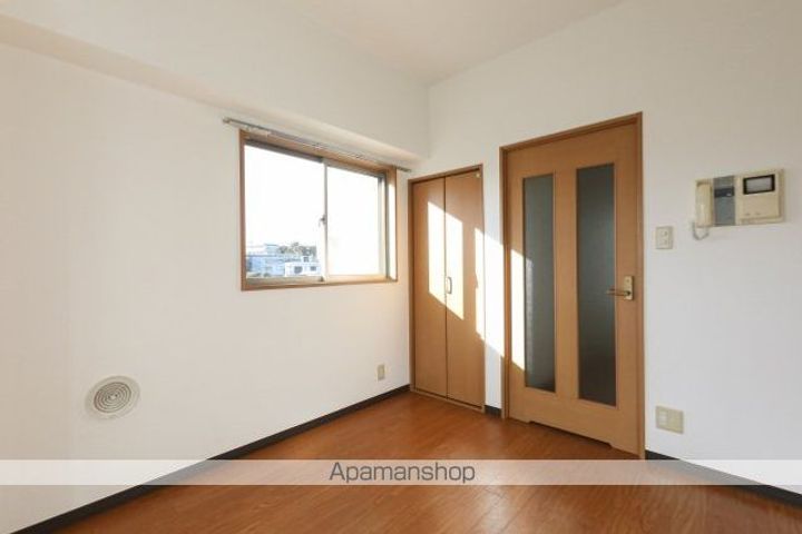 スカイコート高田馬場第6203号室の居間