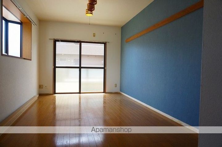 静岡県浜松市中央区初生町の賃貸マンションの居間