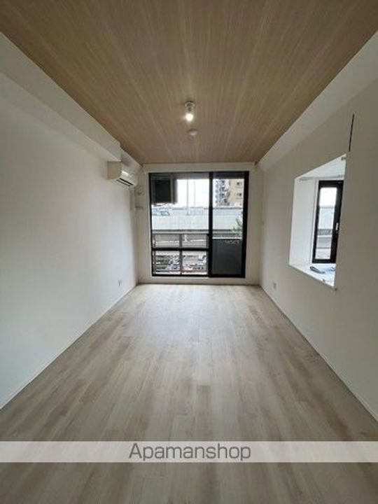 レジディア笹塚の居間