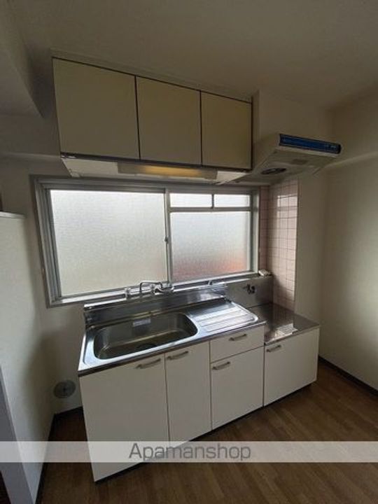 東京都羽村市緑ヶ丘1丁目の賃貸マンションのキッチン