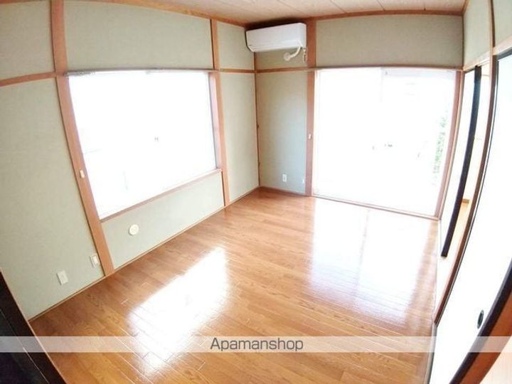 レピュート上松B棟の居間