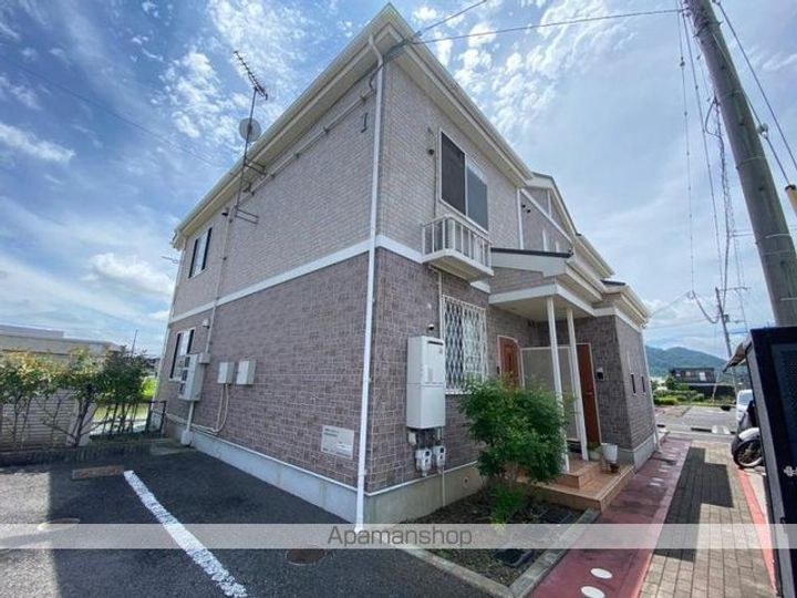 香川県高松市円座町の賃貸アパートの外観