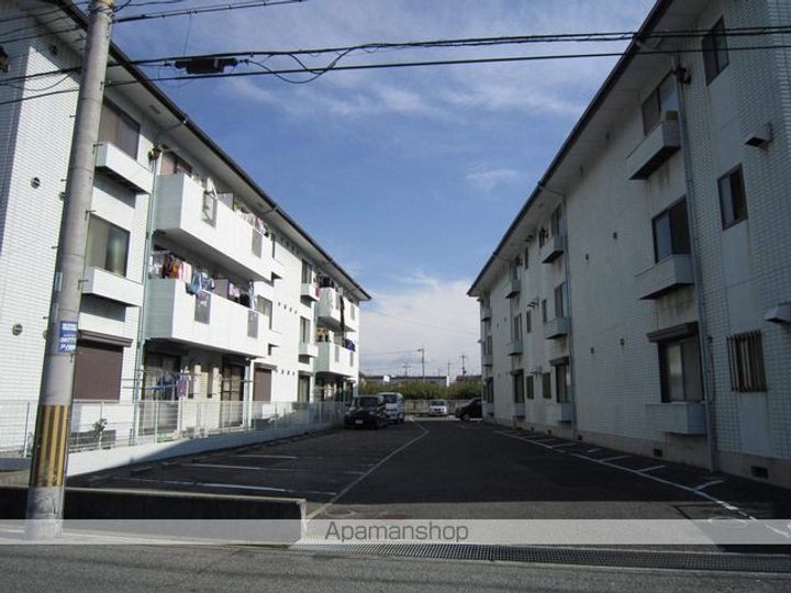 ロイヤルウイングB棟107の外観