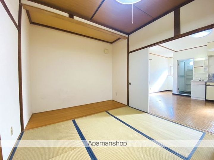 浜中アパート(ハマナカアパート)1F右の内装