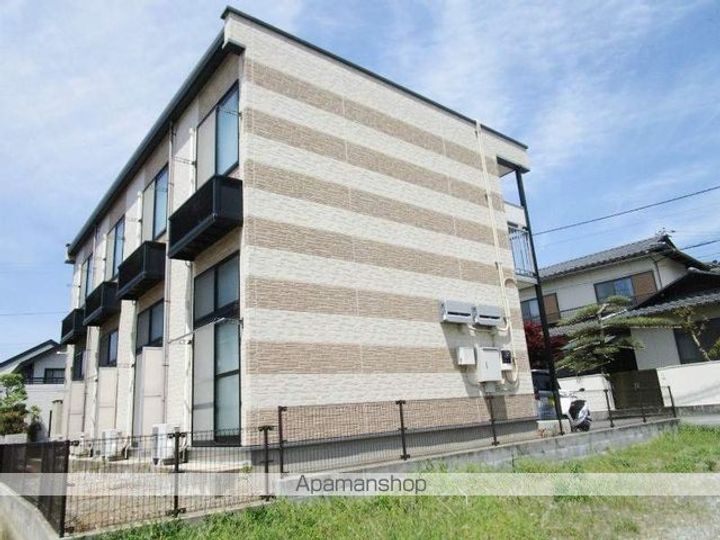 レオパレスカーサ シュラインの外観