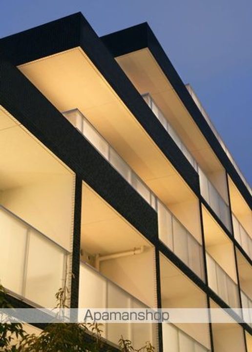 東京都渋谷区本町1丁目の賃貸マンションの外観