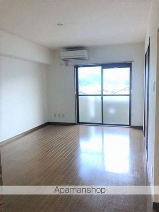 マンション翡翠402の居間