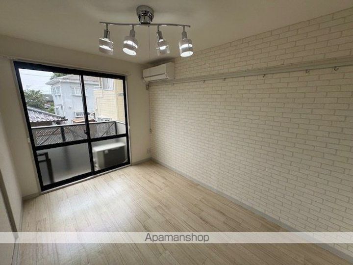 ビューラーアネックスの居間