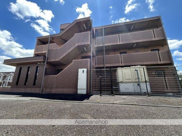 滋賀県蒲生郡日野町大字内池の賃貸マンションの外観