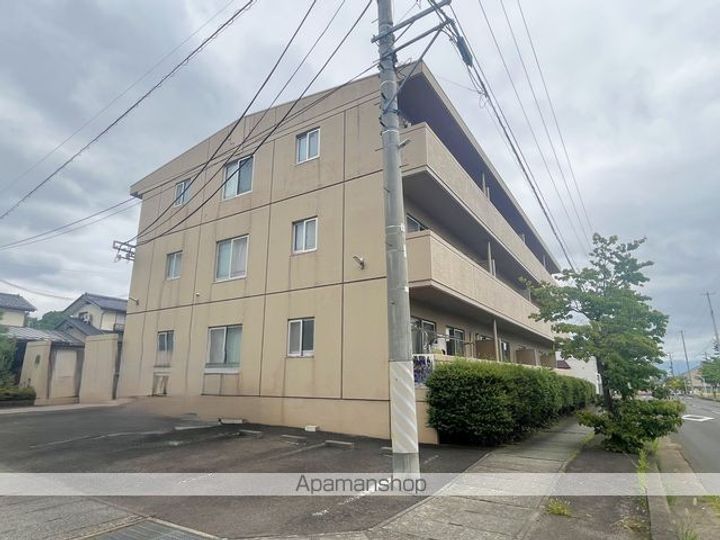 福島県福島市飯坂町字梅津の賃貸マンションの外観