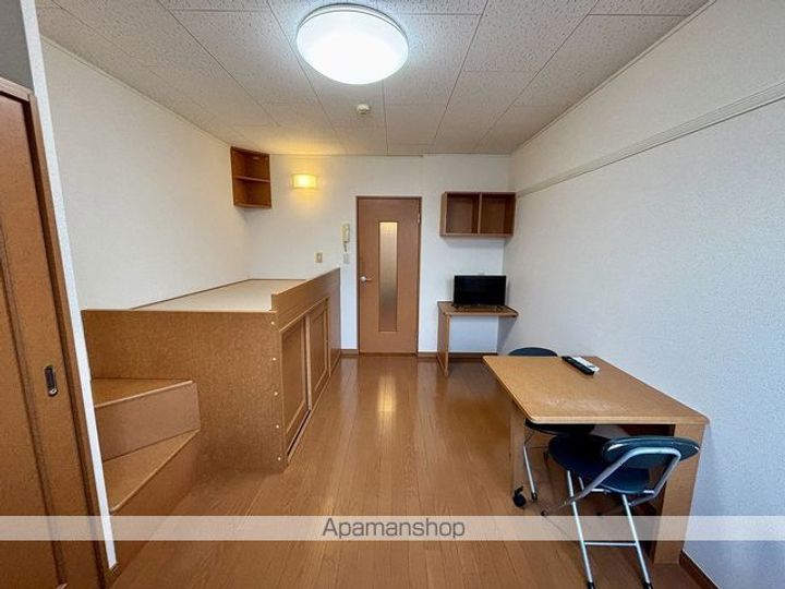 レオパレスM101の居間