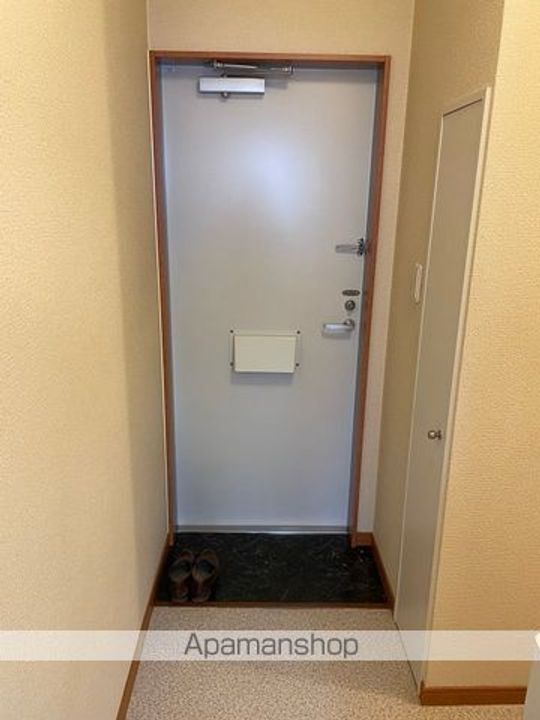 レオパレス東4条南の玄関