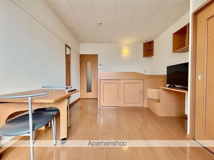 レオパレスコートフェリーク108の居間