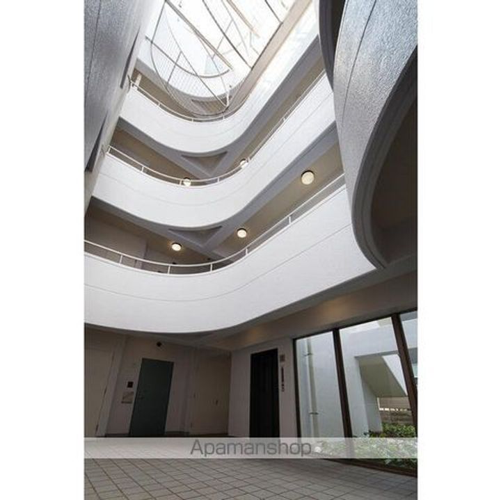 東京都目黒区中目黒4丁目の賃貸マンションの外観