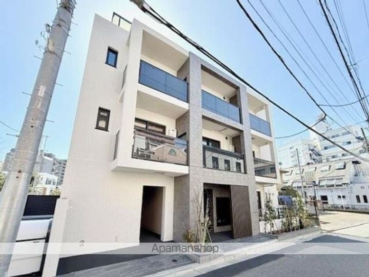 東京都渋谷区初台1丁目の賃貸マンションの外観