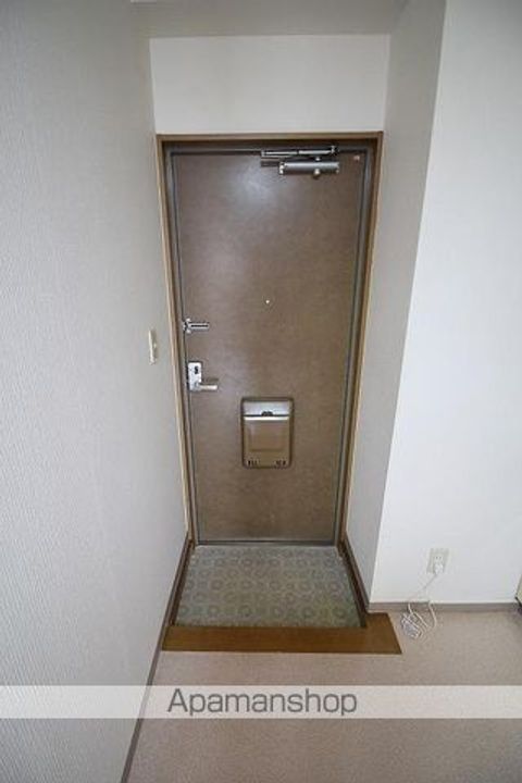 メゾン・ド・アニヴェルセル105の玄関