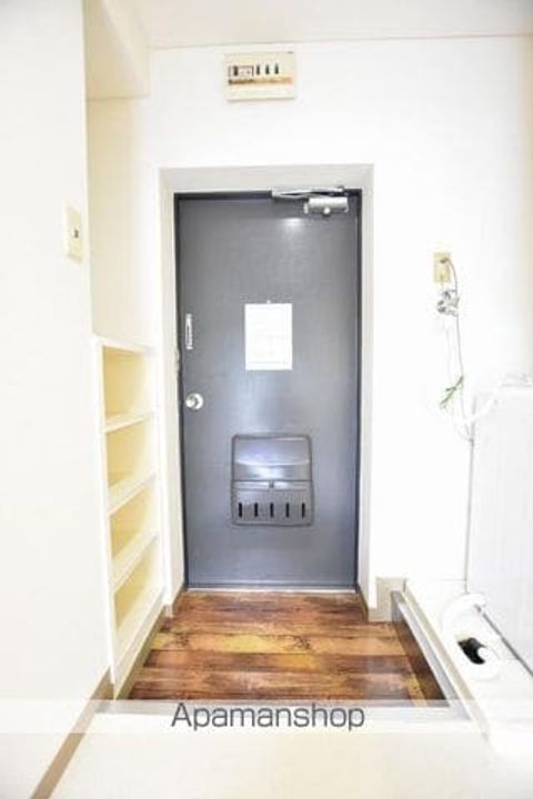 メゾンド西宝町の玄関