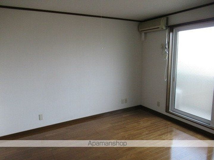 エストワン本町105の居間
