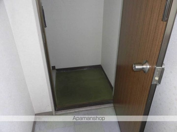 メイプル山路の玄関