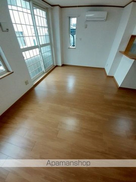 愛媛県新居浜市庄内町4丁目の賃貸アパート101の居間