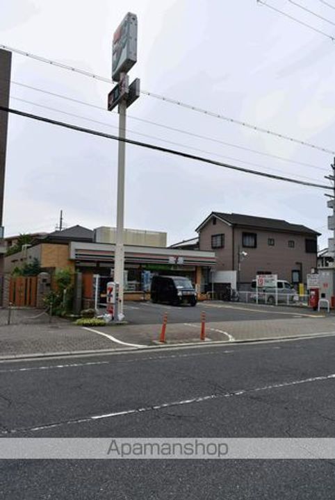 オーガスタ・スクウェアの周辺