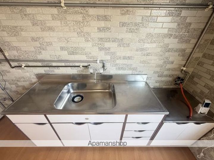 美原4丁目25番1棟3戸2Fのキッチン