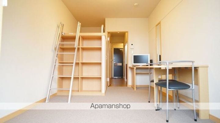 レオパレスOKANOの居間