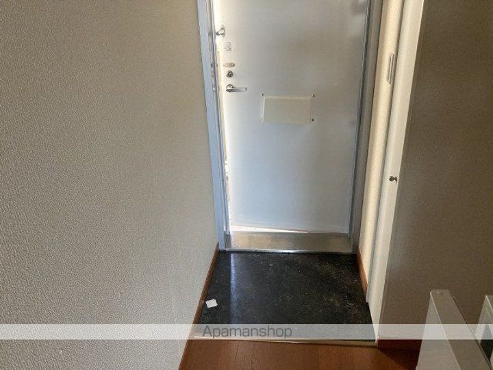 レオパレス薬師105の玄関