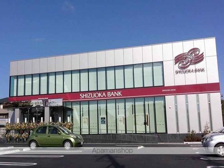 ハルモニアの周辺