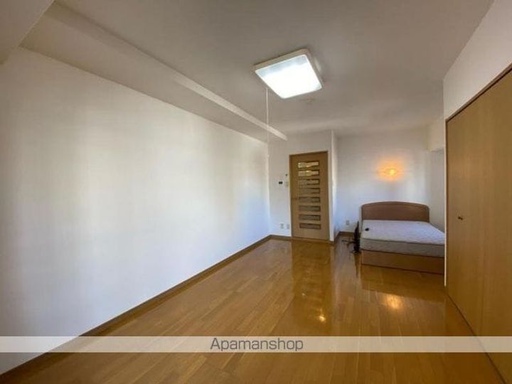 ドエール中央町603の居間