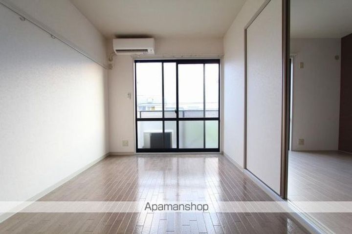 香川県高松市元山町の賃貸アパートの居間