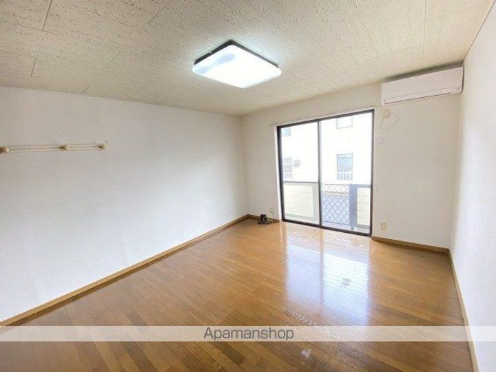 八木山トマト舘106の居間