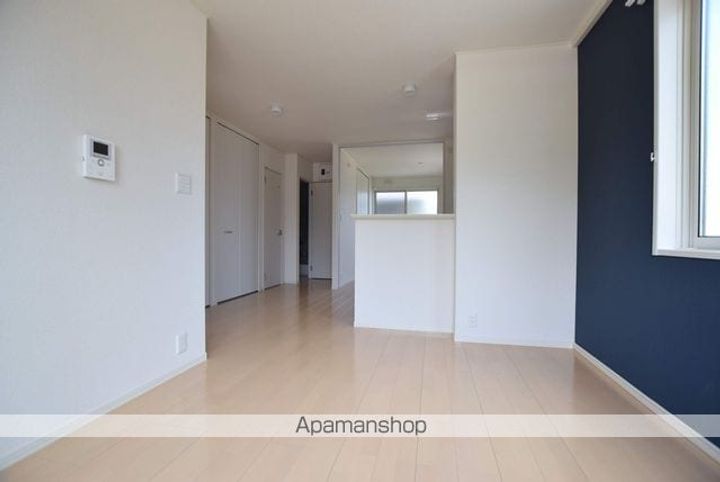 グランディ赤坂の居間