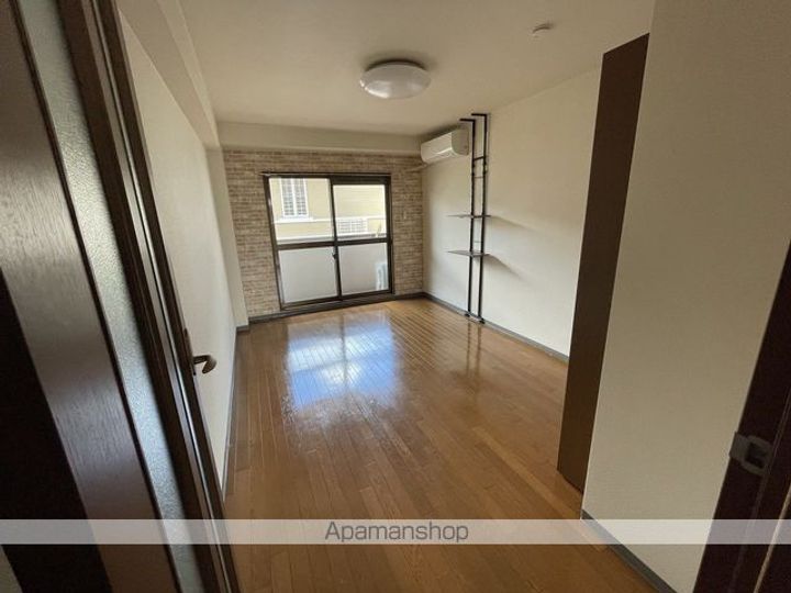 アーティアム202の居間