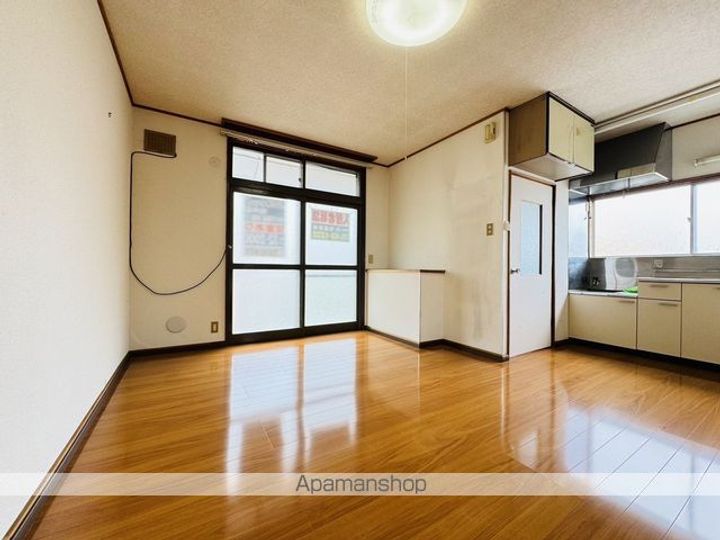 マンションあずま美原201の居間