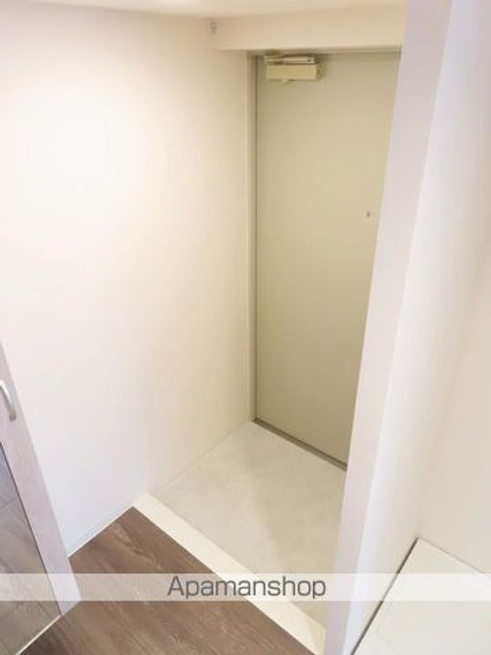 グローリオシェルト池袋本町の玄関