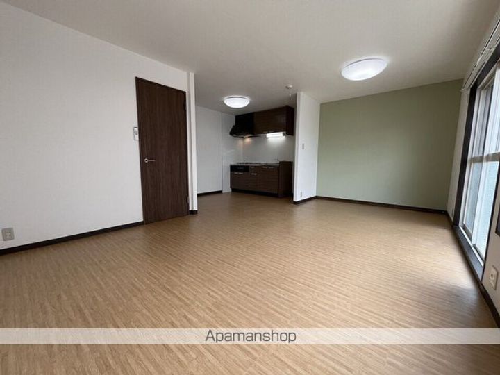 滋賀県甲賀市水口町元町の賃貸アパートの居間