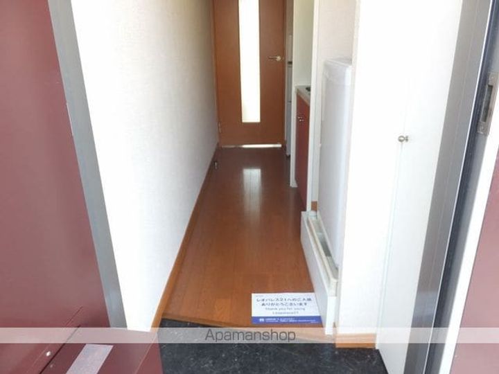 レオパレス南笹口106の玄関