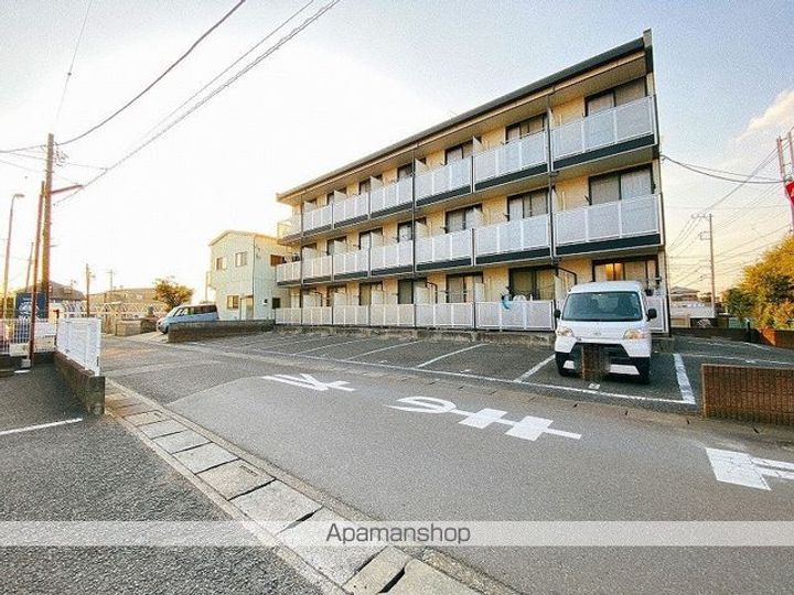 レオパレス三郷中央 清の外観