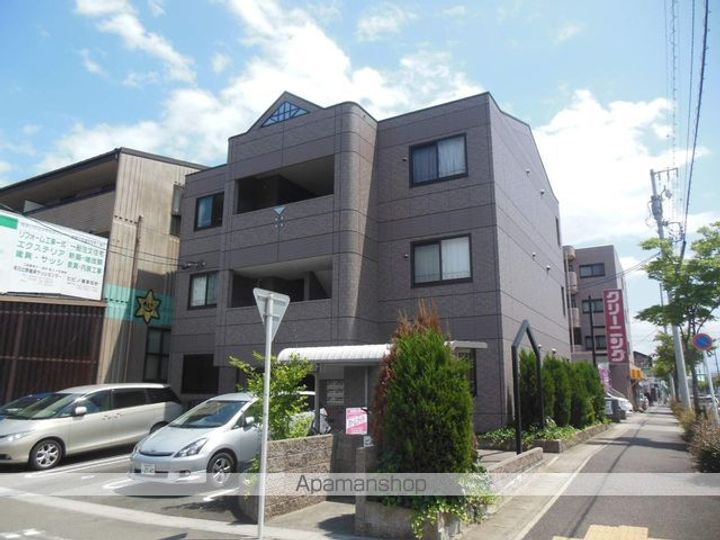 愛知県北名古屋市鹿田栄の賃貸マンションの外観