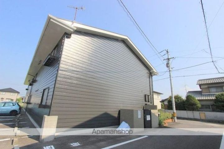 香川県高松市小村町の賃貸アパートの外観