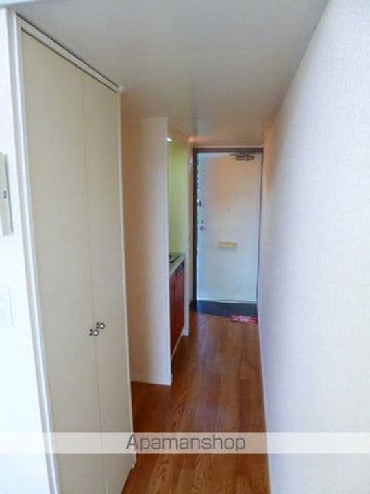 レオパレスJの玄関