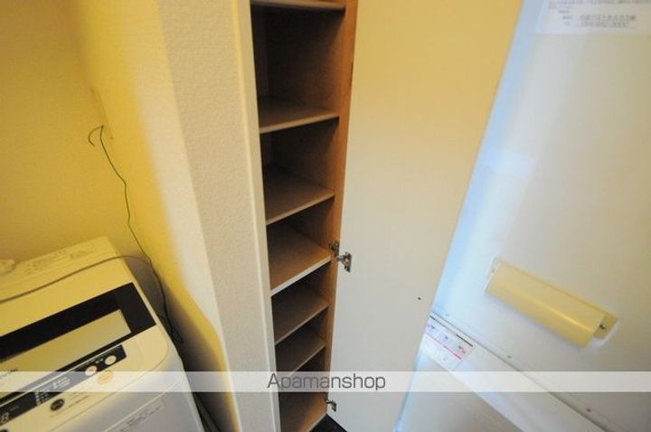 レオパレス国泰寺の玄関